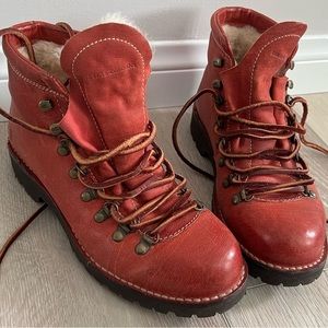 Frye red leather boot with shearling lining, size 8 B